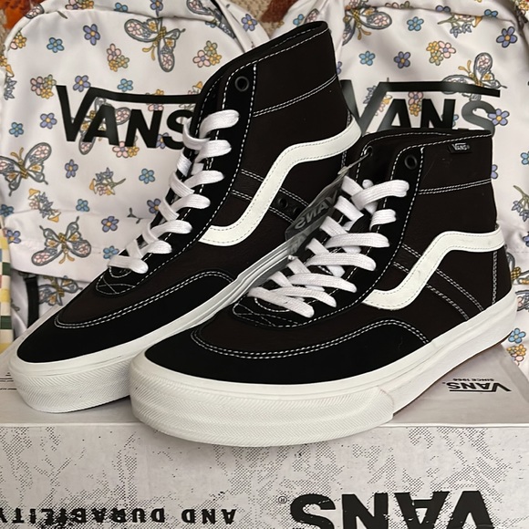 Vans WMNS Crockett High
Black/White
VN0A5JIGY28
Sneakers - Picture 7 of 16